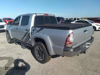 2013 Toyota Tacoma PreRunner z VIN 5TFJU4GN5DX048415, wystawiony jako IAAI lot #34578204 z przebiegiem 104 497 mil mil oraz . Historia ofert i sprzedaży dostępna na DreamBid. Obrazek 3.