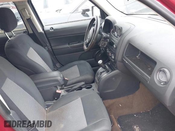 2013 Jeep Patriot Latitude with VIN 1C4NJPFA3DD237804, listed as a IAAI auction lot 41876591 with 73,852 mi miles. Bid and sale history available at carsss.com. Image 5.