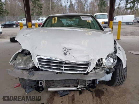 2007 Mercedes-Benz C 280 Luxury с VIN WDBRF54H97F880897, выставлен на аукционе IAAI как лот 41828391 с пробегом 177 644 миль миль и . История ставок и продаж доступна на DreamBid. Изображение 13.