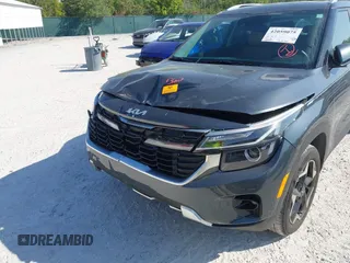 2024 Kia Seltos EX z VIN KNDERCAA8R7600290, wystawiony jako IAAI lot #42059075 z przebiegiem 32 639 mil mil oraz . Historia ofert i sprzedaży dostępna na DreamBid. Obrazek 6.
