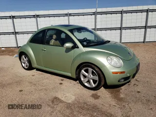 2006 Volkswagen New Beetle Coupe with VIN 3VWSW31C06M402783, listed as a Copart auction lot 60795864 with 117,963 mi miles and Clean Title. Bid and sale history available at carsss.com. Image 4.