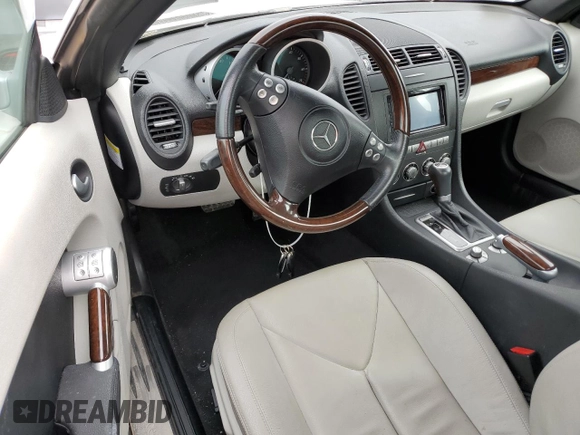 2008 Mercedes-Benz SLK 350 z VIN WDBWK56FX8F181256, wystawiony jako Copart lot #76898704 z przebiegiem Nie podano mil oraz Szkoda całkowita • Salvage title. Historia ofert i sprzedaży dostępna na DreamBid. Obrazek 8.