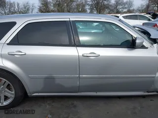2007 Dodge Magnum R/T with VIN 2D4GV572X7H631139, listed as a IAAI auction lot 41230635 with 157,204 mi miles. Bid and sale history available at carsss.com. Image 14.