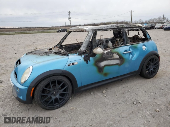 2005 MINI Hardtop S z VIN WMWRE33465TD90424, wystawiony jako Copart lot #50558185 z przebiegiem Nie podano mil oraz Nie do naprawy • Non repairable. Historia ofert i sprzedaży dostępna na DreamBid. Obrazek 1.