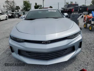 2017 Chevrolet Camaro 1LT z VIN 1G1FB1RX9H0160179, wystawiony jako Copart lot #56004185 z przebiegiem Nie podano mil oraz Czysty tytuł • Clean title. Historia ofert i sprzedaży dostępna na DreamBid. Obrazek 5.