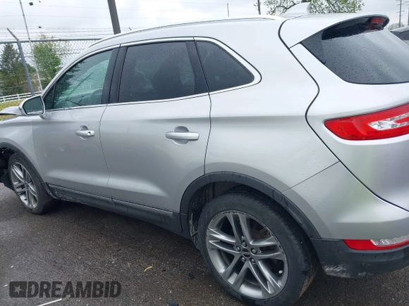 2017 Lincoln MKC Reserve z VIN 5LMCJ3D90HUL70673, wystawiony jako IAAI lot #42254648 z przebiegiem 100 465 mil mil oraz . Historia ofert i sprzedaży dostępna na DreamBid. Obrazek 15.