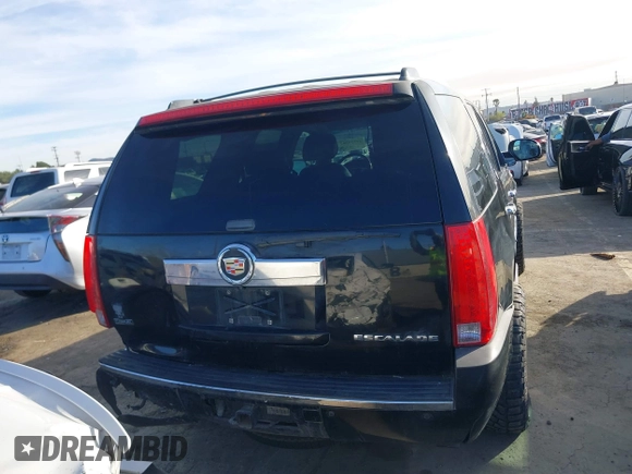 2009 Cadillac Escalade z VIN 1GYFK13289R242884, wystawiony jako IAAI lot #41320982 z przebiegiem 132 983 mil mil oraz . Historia ofert i sprzedaży dostępna na DreamBid. Obrazek 16.