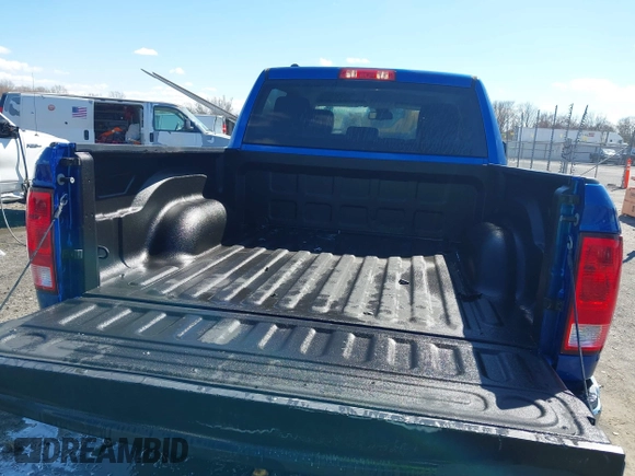 2018 Ram 1500 Express z VIN 1C6RR6KT7JS160672, wystawiony jako IAAI lot #41717485 z przebiegiem 141 712 mil mil oraz . Historia ofert i sprzedaży dostępna na DreamBid. Obrazek 8.