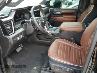2024 GMC Sierra 3500HD Denali Ultimate z VIN 1GT49YEY6RF141959, wystawiony jako Copart lot #64583194 z przebiegiem 30 853 mil mil oraz Szkoda całkowita • Salvage title. Historia ofert i sprzedaży dostępna na DreamBid. Obrazek 7.