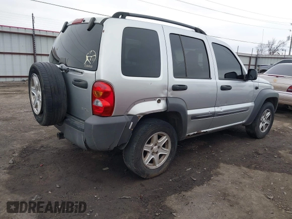 2004 Jeep Liberty Sport with VIN 1J4GL48K74W318861, listed as a IAAI auction lot 41706222 with 211,089 mi miles. Bid and sale history available at carsss.com. Image 4.