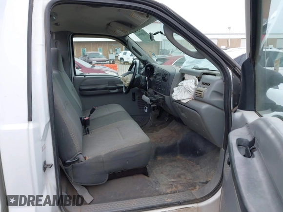 2005 Ford F-250 XL z VIN 1FTNF20585EB02605, wystawiony jako IAAI lot #41308941 z przebiegiem 223 607 mil mil oraz . Historia ofert i sprzedaży dostępna na DreamBid. Obrazek 5.