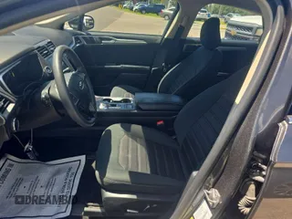 2020 Ford Fusion SE with VIN 3FA6P0LU8LR195683, listed as a IAAI auction lot 42786965 with 71,252 mi miles and . Bid and sale history available at DreamBid. Image 18.