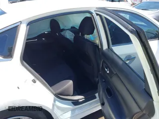 2017 Nissan Altima SR z VIN 1N4AL3AP1HN364103, wystawiony jako IAAI lot #42117683 z przebiegiem 137 704 mil mil oraz . Historia ofert i sprzedaży dostępna na DreamBid. Obrazek 8.