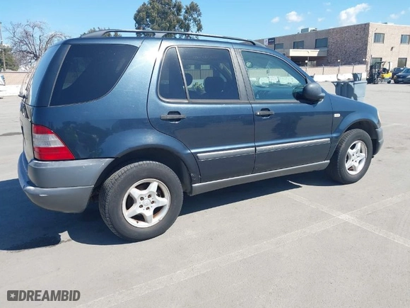 1999 Mercedes-Benz M-Class with VIN 4JGAB54E0XA144438, listed as a IAAI auction lot 41752608 with NaN miles. Bid and sale history available at carsss.com. Image 4.