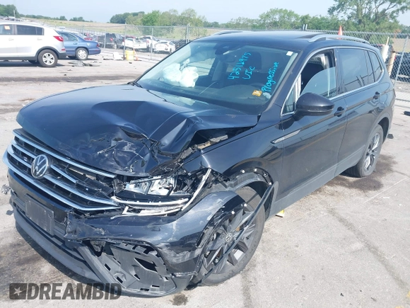 2022 Volkswagen Tiguan SE with VIN 3VV2B7AX0NM146315, listed as a IAAI auction lot 42512975 with 40,577 mi miles and . Bid and sale history available at DreamBid. Image 2.
