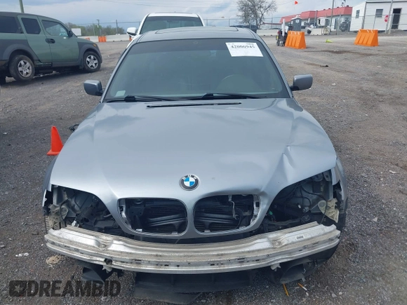 2003 BMW 3 Series 330i with VIN WBAEV53463KM04252, listed as a IAAI auction lot 42006945 with 193,387 mi miles. Bid and sale history available at carsss.com. Image 6.