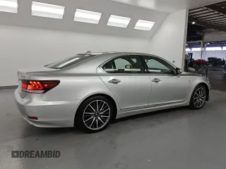 2015 Lexus LS 460 z VIN JTHCL5EF8F5023163, wystawiony jako Copart lot #60128705 z przebiegiem 10 219 mil mil oraz Czysty tytuł • Clean title. Historia ofert i sprzedaży dostępna na DreamBid. Obrazek 3.