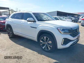 2024 Volkswagen Atlas SEL Premium R-Line z VIN 1V2FE2CA0RC219868, wystawiony jako IAAI lot #41477368 z przebiegiem 5 513 mil mil oraz . Historia ofert i sprzedaży dostępna na DreamBid. Obrazek 1.