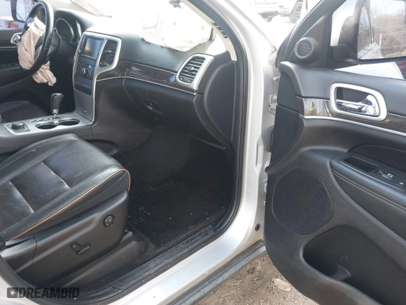 2011 Jeep Grand Cherokee Laredo with VIN 1J4RR4GTXBC678304, listed as a IAAI auction lot 41088309 with 139,559 mi miles. Bid and sale history available at carsss.com. Image 5.