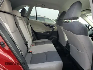 2021 Toyota RAV4 XLE z VIN 2T3W1RFV2MW176273, wystawiony jako Copart lot #62702095 z przebiegiem 37 934 mil mil oraz Szkoda całkowita • Salvage title. Historia ofert i sprzedaży dostępna na DreamBid. Obrazek 12.