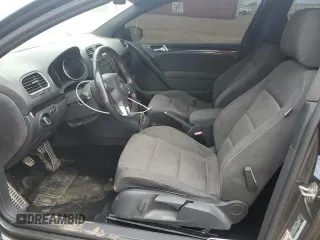 2013 Volkswagen GTI z VIN WVWEV7AJ2DW125334, wystawiony jako Copart lot #57248175 z przebiegiem Nie podano mil oraz Szkoda całkowita • Salvage title. Historia ofert i sprzedaży dostępna na DreamBid. Obrazek 7.