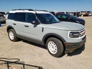 2024 Ford Bronco Sport Heritage z VIN 3FMCR9G63RRE67293, wystawiony jako Copart lot #57208985 z przebiegiem 11 765 mil mil oraz Szkoda całkowita • Salvage title. Historia ofert i sprzedaży dostępna na DreamBid. Obrazek 4.