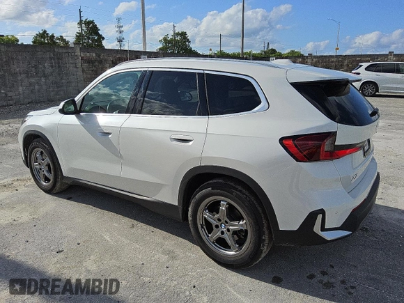 2023 BMW X1 xDrive28i with VIN WBX73EF02P5X84109, listed as a Copart auction lot 57438595 with 25,421 mi miles and Clean title. Bid and sale history available at DreamBid. Image 2.