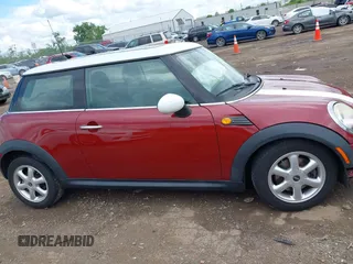 2009 MINI Hardtop z VIN WMWMF33599TW72771, wystawiony jako IAAI lot #42225326 z przebiegiem 94 014 mil mil oraz . Historia ofert i sprzedaży dostępna na DreamBid. Obrazek 13.