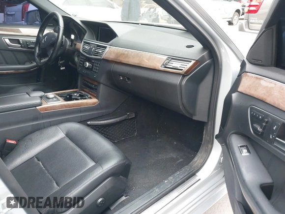 2012 Mercedes-Benz E E 350 Luxury with VIN WDDHF5KB8CA589252, listed as a IAAI auction lot 41528203 with 164,870 mi miles and . Bid and sale history available at carsss.com. Image 5.