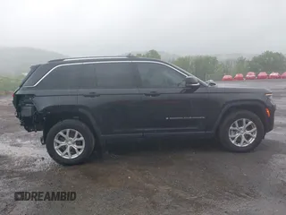 2023 Jeep Grand Cherokee Limited z VIN 1C4RJHBG8PC606569, wystawiony jako IAAI lot #42240268 z przebiegiem 32 892 mil mil oraz . Historia ofert i sprzedaży dostępna na DreamBid. Obrazek 14.