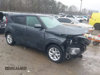 2020 Kia Soul S with VIN KNDJ23AU2L7001180, listed as a IAAI auction lot 41563960 with 72,256 mi miles. Bid and sale history available at carsss.com. Image 1.