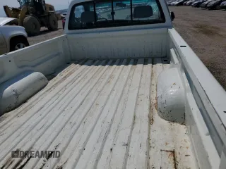 1993 Toyota T100 DX z VIN JT4VD10A5P0010588, wystawiony jako Copart lot #63862014 z przebiegiem 295 012 mil mil oraz Czysty tytuł • Clean title. Historia ofert i sprzedaży dostępna na DreamBid. Obrazek 10.
