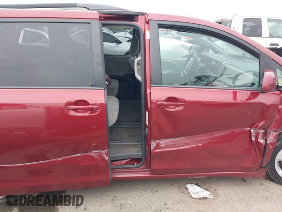 2018 Toyota Sienna LE Auto Access Seat с VIN 5TDKZ3DC8JS909056, выставлен на аукционе IAAI как лот 42362934 с пробегом 157 230 миль миль и . История ставок и продаж доступна на DreamBid. Изображение 12.