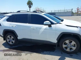 2022 Toyota RAV4 XLE with VIN 2T3W1RFV4NW233025, listed as a IAAI auction lot 42238717 with 39,156 mi miles and . Bid and sale history available at DreamBid. Image 13.