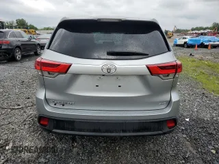 2018 Toyota Highlander LE with VIN 5TDBZRFH0JS841346, listed as a Copart auction lot 58398885 with 61,935 mi miles and Salvage title. Bid and sale history available at DreamBid. Image 6.