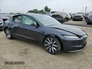 2025 Tesla Model 3 Long Range z VIN 5YJ3E1EA7SF940886, wystawiony jako Copart lot #62683815 z przebiegiem 3 498 mil mil oraz Szkoda całkowita • Salvage title. Historia ofert i sprzedaży dostępna na DreamBid. Obrazek 4.