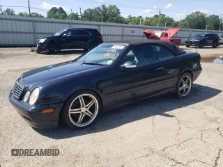 2003 Mercedes-Benz CLK 320 z VIN WDBLK65GX3T132846, wystawiony jako Copart lot #58442175 z przebiegiem 165 580 mil mil oraz Szkody całkowita. Historia ofert i sprzedaży dostępna na DreamBid. Obrazek 1.