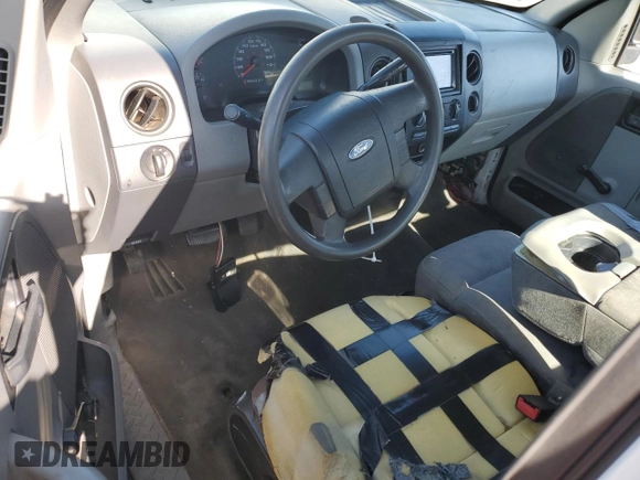 2004 Ford F-150 XL z VIN 1FTRF12W84NB39296, wystawiony jako Copart lot #54334695 z przebiegiem 299 033 mil mil oraz Szkody całkowita. Historia ofert i sprzedaży dostępna na DreamBid. Obrazek 8.