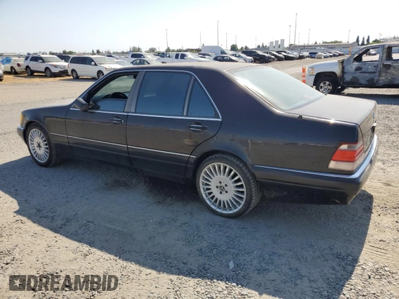 1999 Mercedes-Benz S 320/430/500 z VIN WDBGA33G7XA422291, wystawiony jako Copart lot #60374865 z przebiegiem 111 792 mil mil oraz Czysty tytuł • Clean title. Historia ofert i sprzedaży dostępna na DreamBid. Obrazek 2.