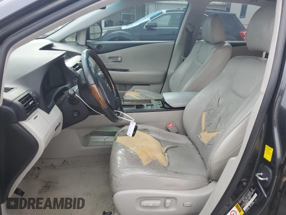 2010 Lexus RX 350 z VIN 2T2BK1BA8AC046998, wystawiony jako Copart lot #57472235 z przebiegiem 186 783 mil mil oraz Szkoda całkowita • Salvage title. Historia ofert i sprzedaży dostępna na DreamBid. Obrazek 7.