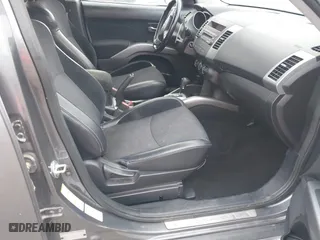 2011 Mitsubishi Outlander SE with VIN JA4AS3AW4BU023760, listed as a IAAI auction lot 42116273 with 147,731 mi miles. Bid and sale history available at carsss.com. Image 5.