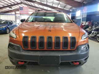 2015 Jeep Cherokee Trailhawk z VIN 1C4PJMBS8FW727992, wystawiony jako Copart lot #59799425 z przebiegiem 127 853 mil mil oraz Czysty tytuł • Clean title. Historia ofert i sprzedaży dostępna na DreamBid. Obrazek 5.