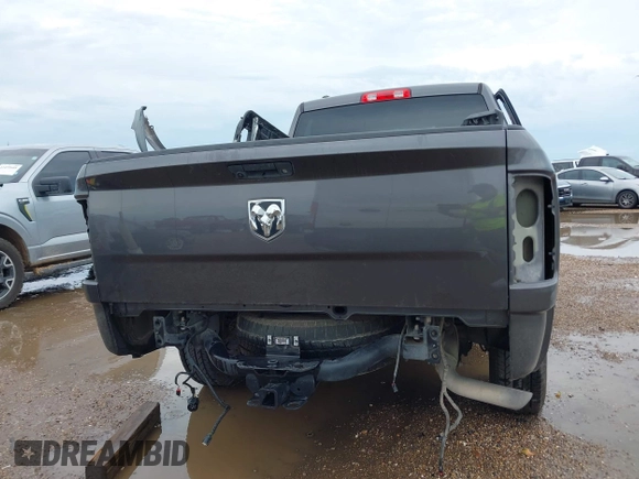 2018 Ram 1500 Tradesman z VIN 1C6RR6FG1JS341411, wystawiony jako IAAI lot #42477747 z przebiegiem 109 238 mil mil oraz . Historia ofert i sprzedaży dostępna na DreamBid. Obrazek 17.