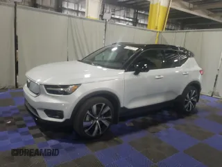 2021 Volvo XC40 z VIN YV4ED3UR6M2451820, wystawiony jako Copart lot #54514045 z przebiegiem 44 274 mil mil oraz Tytuł czysty. Historia ofert i sprzedaży dostępna na DreamBid. Obrazek 1.