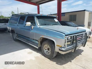 1989 GMC Suburban z VIN 1GKER16K1KF527429, wystawiony jako IAAI lot #42094606 z przebiegiem 55 482 mil mil oraz . Historia ofert i sprzedaży dostępna na DreamBid. Obrazek 1.