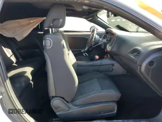 2019 Dodge Challenger SXT z VIN 2C3CDZAG2KH524724, wystawiony jako Copart lot #52202495 z przebiegiem 125 667 mil mil oraz Szkoda całkowita • Salvage title. Historia ofert i sprzedaży dostępna na DreamBid. Obrazek 7.