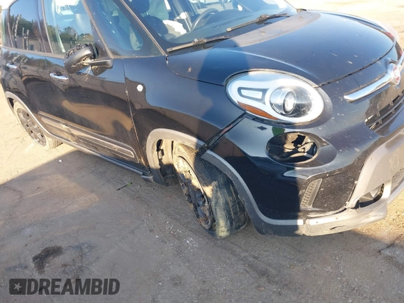 2017 FIAT 500L Trekking z VIN ZFBCFADH5HZ039470, wystawiony jako IAAI lot #40989704 z przebiegiem 117 901 mil mil oraz . Historia ofert i sprzedaży dostępna na DreamBid. Obrazek 17.