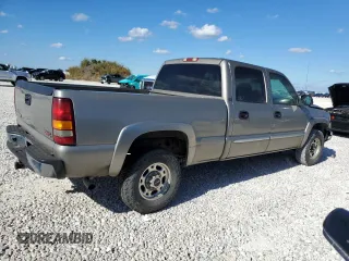 2003 GMC Sierra 1500HD SLE z VIN 1GTGC13U43F146395, wystawiony jako Copart lot #70795454 z przebiegiem 303 653 mil mil oraz Szkody całkowita. Historia ofert i sprzedaży dostępna na DreamBid. Obrazek 3.