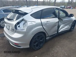2014 Ford Focus ST z VIN 1FADP3L96EL413447, wystawiony jako IAAI lot #41887304 z przebiegiem 99 448 mil mil oraz . Historia ofert i sprzedaży dostępna na DreamBid. Obrazek 3.