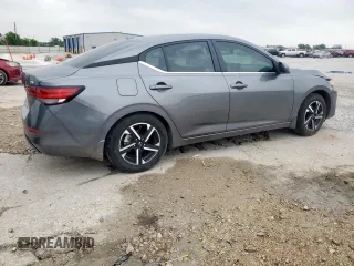 2024 Nissan Sentra SV z VIN 3N1AB8CVXRY261632, wystawiony jako Copart lot #57170615 z przebiegiem 17 549 mil mil oraz Szkoda całkowita • Salvage title. Historia ofert i sprzedaży dostępna na DreamBid. Obrazek 3.